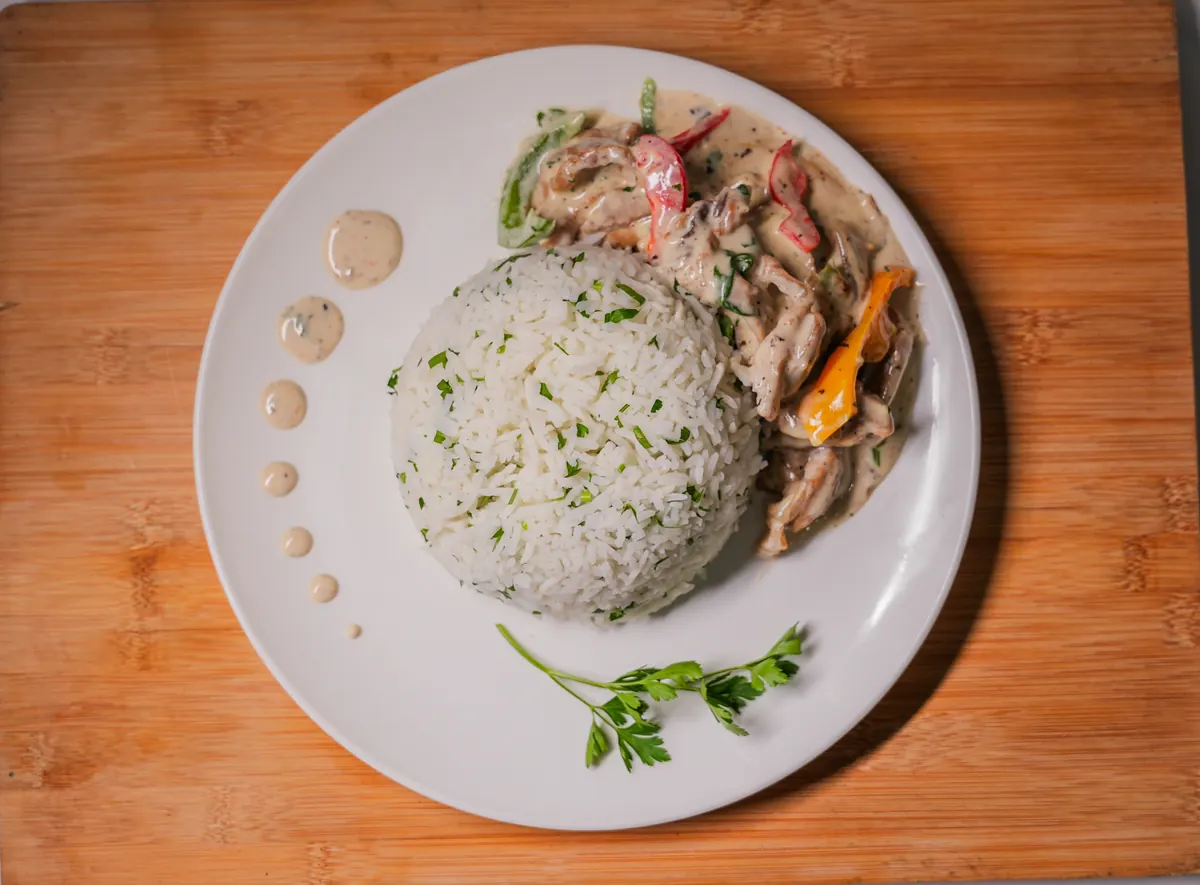 Creamy chicken with peppers and herb rice